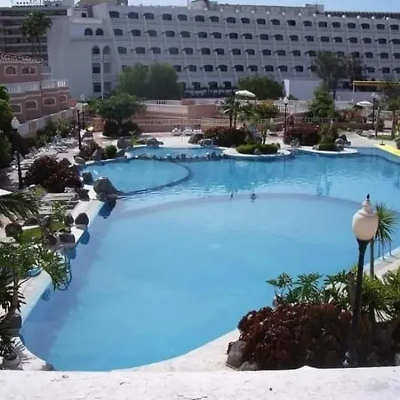 Apartamento Spacious House With Sea Views And Pool